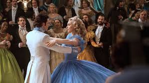 Setiap hari dia bekerja dengan keras, membawa sayuran dari ladang, membawa air untuk tanaman. Review Cinderella