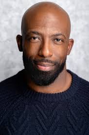 Isis Roberts's Instagram, Twitter & Facebook