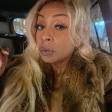 Lauren Hignite's Instagram, Twitter & Facebook