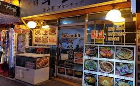 Saat ini, tak sulit menemukan sejumlah restoran yang menyajikan menu khas korea, bahkan kebanyakan dari resto tersebut berlogo halal, yang membuat konsumen muslim tak perlu khawatir menikmati sajian kuliner negeri ginseng. Dijamin Lezat Ini 10 Restoran Halal Di Korea Untuk Traveler Muslim