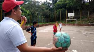 Imagen del balón de futbol. Ninos Del Barrio Albania En Bucaramanga Se Alejan De La Delincuencia A Traves Del Futbol Vanguardia Com