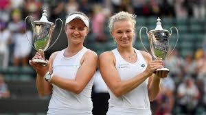 V úterním programu tenisového grandslamu roland garros bylo z českého pohledu nejatraktivnější čtvrtfinále ženské čtyřhry, v němž barbora krejčíková a kateřina siniaková přehrály sourozeneckou dvojicí karolína plíšková, kristýna plíšková 6:4, 6:4. Proc Zrovna Cesky Vladnou Deblu Samy Nevime Rika Duo S K Idnes Cz