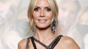 Erstmals nahm sie nicht alle mädchen mit zu den. Gntm 2021 Kreislauf Zusammenbruch Heidi Klum Ruft Den Notarzt Bunte De