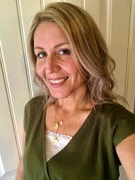 Hilary Langley's Instagram, Twitter & Facebook