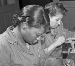 Taking roots from victory rolls in the 1940s, hair was softly rolled and pinned up to the upper sides. 1940s Hairstyles History Of Women S Hairstyles