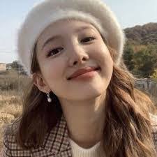 Kim Deroche's Instagram, Twitter & Facebook