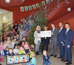 Spende Aus Bw Bank Pramiensparen Ps Sparen 5 000 Euro Fur Wasserspielplatz Des Kinderhauses Im Bruckle In Bretten Bretten