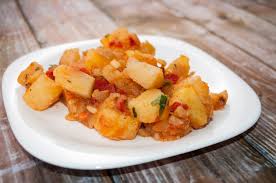 O reteta de post foarte gustoasa, simpla si consistenta, deloc costisitoare si usor de preparat din cartofii nostri romanesti pe care toata lumea ii apreciaza, este urmatoarea reteta de cartofi taranesti de post. Cartofi Å£ÄƒrÄƒnesti Zebra Catering Cluj