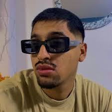 Chris Brown lanzará su propio modelo de Chancletas muy pronto. Las  Chancletas llamadas "NAMI'S" con un diseño futurista busca impactar  mundialmente, Chris Brown afirma que tanto el como su grupo de trabajo