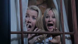 Dans un misérable petit salon de beauté de floride, cinq femmes aux tempéraments de feu se démènent pour s'offrir une vie meilleure. Bientot Dans Les Feux De L Amour En Belgique Spoilers En Belgique Soap Passion Com