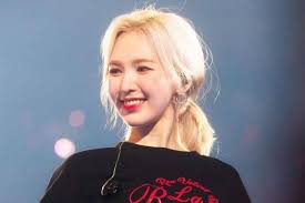Born february 21, 1994), known professionally as wendy, is a south korean singer. Red Velvet Singer Wendy Breaks Pelvis And Arm After Falling During Rehearsal For Seoul Show The Star