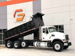 Mack CV713-2004 Cab & Chassis Truck