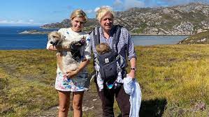 Boris and carrie johnson were said to be delighted on saturday night as the couple shared the news that they are expecting their second baby by christmas. 7v1jy7awkrg5nm