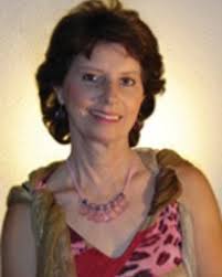 Ella es la cantante y baladista Silvia tapia Alcázar artiscamente prisma  autora de la balada más hermosa de color rosa escrita para su hija cuando  cumplió 15 años de edad canción ganadora