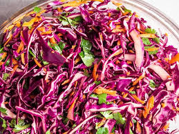 Per cucinare questo piatto non può mancare un ingrediente fondamentale: Insalata Di Cavolo Cappuccio Rosso