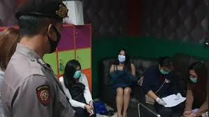 Organisasi dan tata kerja satuan polisi pamong praja ditetapkan dengan peraturan daerah. 3 Pelajar Sma Diamankan Dalam Razia Tempat Hiburan Malam Jelang Ramadan 2021 Di Kota Mojokerto Surya