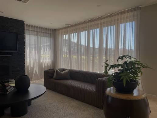 ✨ Softness, light and effortless luxury. These beautiful sheer curtains  transform this living space overlooking the pool and outdoor entertaining  area, gently filtering the natural light while maintaining the connection  to the
