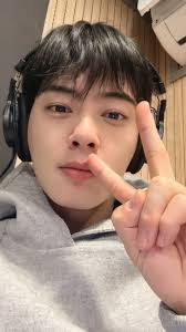 Good mornin/afternoon Fans Forever !!! Just wanted to let y'all know that  Kris Limbers is now our new admin with me. He's done a wonderful job. So  let's all say thank you