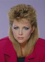 Schone 80er Jahre Frisuren Frauen 80erjahrefrisuren Frauen Schone 80er Frisuren Frauen Frisuren Frisuren Fur Altere Frauen