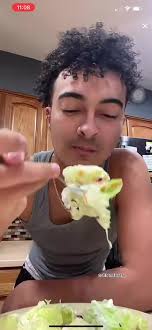 “can i be that salad” 😭 @realashtonchavis #ashtonchavis #lemoncrab #foryou  #fypシ #mamas #viral #fyp #xyzbca #salad