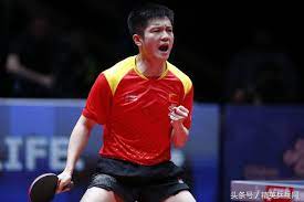 我是第一次寫評論比賽 還請各位嘴下留情 當時世錦賽的時候樊振東的確是世界排名第一 不過後來被許昕奪得2019日本公開賽以及韓國公開賽 男子單打冠軍之後 許昕就反超小胖為世界第一了 而ittf的排名每月都會做變更 如果有興趣的觀眾可以自行前往觀看 排名網站： (男子排名). ä¸–ç•ŒæŽ'ååå–®æœ€æ–°å‡ºçˆ æ¨ŠæŒ¯æ±æœ±é›¨çŽ²é ˜è·' è¨±æ˜•ä¸å¯§ç·Šéš¨å…¶å¾Œ æ¯æ—¥é ­æ¢