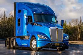 چرا کامیون‌های آمریکایی دماغ دارند؟