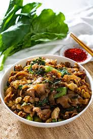 Pad See Ew Thai Stir Fried Wide Rice Noodles Wok Skillet Recipe Thai Street Food Rice Noodles Homemade Noodles