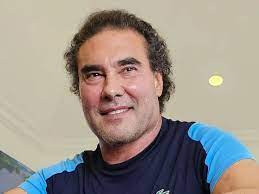 Eduardo Yáñez tendría enfermedad degenerativa; videos preocupan a seguidores