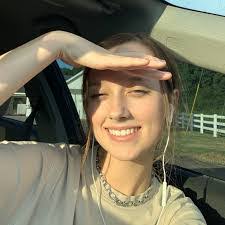 Emily Tapley's Instagram, Twitter & Facebook