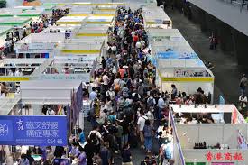 工展會購物節將於8月6日至8日在亞博館舉行。大公文匯全媒體記者麥鈞傑 攝 本屆工展會購物節特設「寵物保健區」。大公文匯全媒體記者麥鈞傑 攝 為刺激市民消費意欲，多間參展商推出大量精選貨品以展會限定筍價發售，其中更有低至1折產品。 Hvybt9njpetj7m