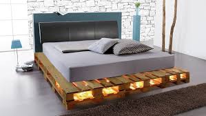 Bett bauen möbel bauen verstecktes bett podest bauen sofa selber bauen ausziehbares bett büro zimmer platzsparende möbel kleine wohnung. Das Diy Palettenpodest Fur Ihr Wasserbett