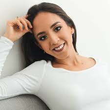 Karla Pena's Instagram, Twitter & Facebook