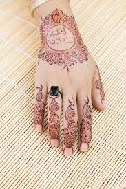 Motif henna minimalis floral ini sangat cocok untuk pengantin yang menggunakan gaun simple dan sederhana, misalkan pakaian gamis yang. Mehndi Tangan Pengantin Indian Cincin Inai Tato Seni Tradisional Budaya Keindahan Pikist