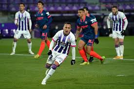 Orellana fifa 21 is 34 years old and has 4* skills and 4* weakfoot, and is right footed. Una Estrella Para El Tricampeon La Uc Busca Dar El Gran Golpe Con El Fichaje De Fabian Orellana La Tercera