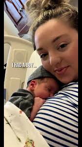 Kira Hooks (@kiradawn13)