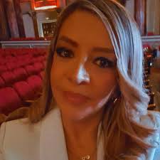 Te has puesto a pensar qué pasaría si en 2 horas llega alguien y sacude tu  mente, cuerpo y corazón? Y eso me paso la linda noche de ayer. Tuve la  oportunidad