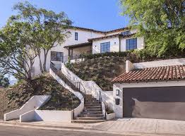 Trade was amongst the highest spanish colonial interiors can be quite elaborate or relatively simple in style. Exquisite Spanish Style Homes Wow 1 Day Painting