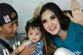 Nella kharisma tak terima digosipkan dengan penabuh gendang cak malik. Bikin Patah Hati Ini 10 Momen Mesra Nella Kharisma Dan Cak Malik