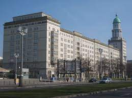 pin van dror k op eerste fase stalinallee socialistisch realisme 1951 60 berlijn