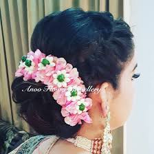 You get very day fresh flowers with us. Floral Venis Gajra Mogra For Hair Bun Braided Bun Hair Flowers Hair Styles Bun Hairstyles Flowers In Hair