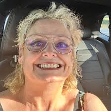 Is Melissa Cafe open or closed and how to contact them?