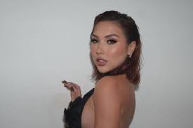 Sensual video de Aura Cristina Geithner en lencería negra en Instagram