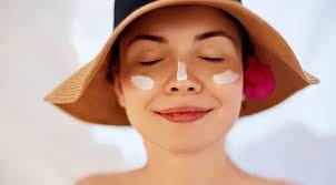 We hope so, as sunscreen is the skin's first line of defense against sunburn, premature skin aging, and skin cancer. Viral Di Tiktok Tren Contouring Pakai Sunscreen Ternyata Berbahaya Untuk Kulit Beauty Fimela Com