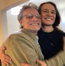 Quién es Manu, el hijo no binario de Daniel Fanego, que se destaca en  personajes femeninos y masculinos