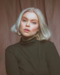 Pieni Sininen Tapiiri (Short 2014)