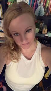 Monday starts a new (to me, recently added to BODi) program: Four Weeks of  Focus W1D1-Total Body Strength 1 with Kelsey Heenan Verdict: Really really  like this trainers style. Great workout 🏋️ .