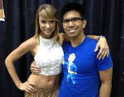 Sara Jean Underwood Gets Felt Up By Vault Boy And To A Lesser Degree Some  Asian Guy. - Imgur