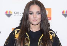 She speaks polish and czech. Mocne Nagranie Ewa Farna Pokazala Rozstepy I Ciala Innych Kobiet Z Bliska Bolesny Hejt Tlusta Jak Swinia Super Express Wiadomosci Polityka Sport