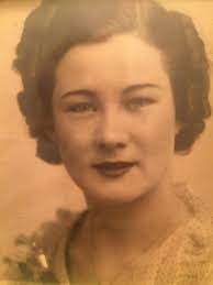 Lola Tillman's Instagram, Twitter & Facebook