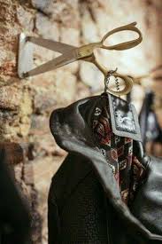 Pin By Gonca Bitirim On Cosas Hair Salon Design Home Hair Salons Hair Salon Decor